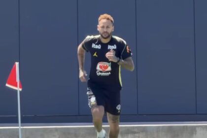 Na transição! Neymar treina em campo pela primeira vez para a Copa do Mundo