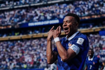 França vence Senegal após segundo tempo de cinema pela Copa do Mundo