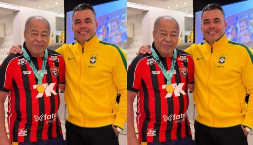 Bom reforço? Jairzinho veste a camisa do Vitória ao lado do filho Jair Ventura em jogo do Brasil: “Por aqui já somos hexa”