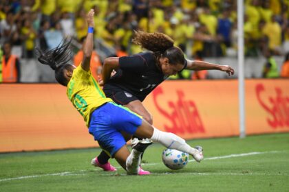 Com recorde de público, amistoso da Seleção Brasileira é marcado por polêmicas de arbitragem