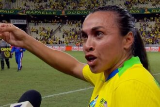 “Queria ser a principal figura do espetáculo”, dispara Marta indignada com árbitra de Brasil x EUA