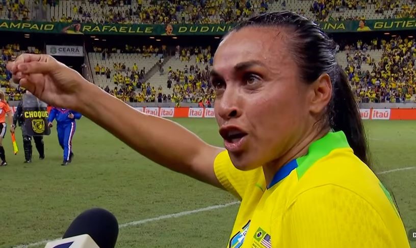 “Queria ser a principal figura do espetáculo”, dispara Marta indignada com árbitra de Brasil x EUA