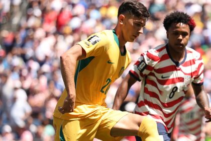 Em jogo de tempos opostos, Estados Unidos vence Austrália e se classifica para a segunda fase da Copa do Mundo