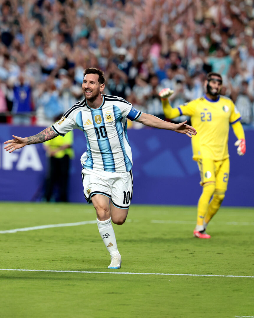 Argentina bate a Argélia em noite histórica de Lionel Messi pela Copa do Mundo