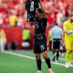 Com três de Jonathan David, Canadá goleia Catar e consegue a sua primeira vitória na história da Copa do Mundo