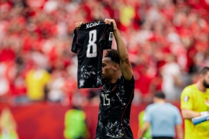 Com três de Jonathan David, Canadá goleia Catar e consegue a sua primeira vitória na história da Copa do Mundo