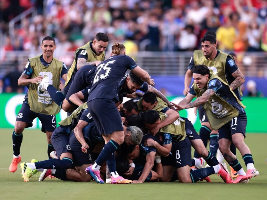 Com um a menos desde o primeiro tempo, Paraguai vence e elimina Turquia na primeira fase da Copa do Mundo