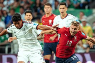 México domina Tchéquia e termina a fase de grupos da Copa do Mundo com 100% de aproveitamento