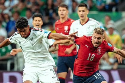 México domina Tchéquia e termina a fase de grupos da Copa do Mundo com 100% de aproveitamento