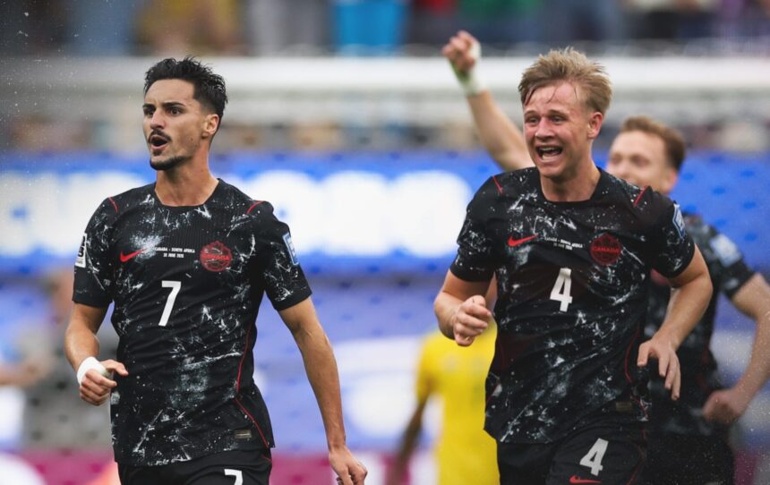 Em jogo truncado, Canadá consegue gol histórico no fim e avança para as oitavas da Copa do Mundo