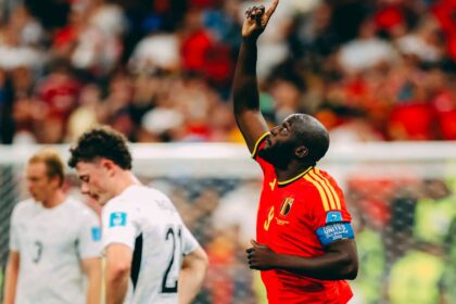 Bélgica goleia Nova Zelândia e garante primeira colocação no grupo G da Copa do Mundo