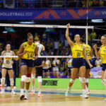 Invictas! Brasil vence a atual campeã da VNL e mantém 100% de aproveitamento na primeira etapa