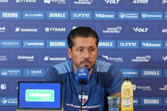 Thiago Carpini faz revelação sobre negociação entre Vitória e Fortaleza por Neris e Pochettino