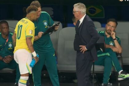 Ancelotti esclarece polêmica com Neymar e explica gesto em vitória do Brasil