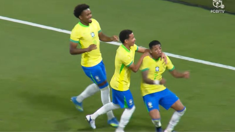 Atleta da base do Bahia marca gol de falta em amistoso da seleção contra os Estados Unidos