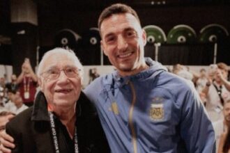 Jornalista de 91 anos emociona coletiva da Argentina e arranca revelação de Scaloni sobre Messi