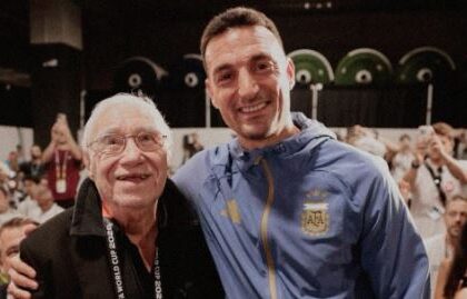 Jornalista de 91 anos emociona coletiva da Argentina e arranca revelação de Scaloni sobre Messi