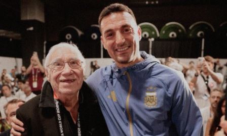 Jornalista de 91 anos emociona coletiva da Argentina e arranca revelação de Scaloni sobre Messi