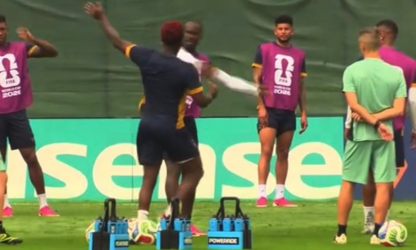 Jogadores de seleção brigam em treino antes de confronto pela Copa do Mundo
