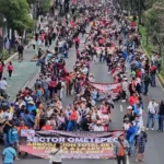 Manifestantes marcham em direção a estádio da Copa no México; polícia instala barreiras