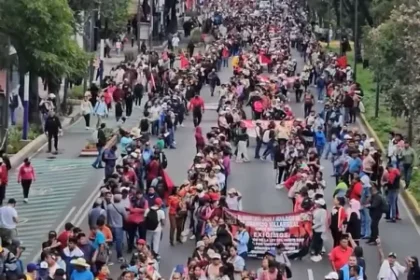 Manifestantes marcham em direção a estádio da Copa no México; polícia instala barreiras