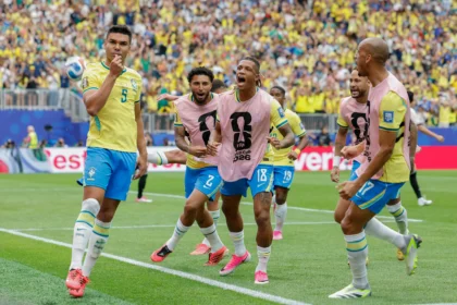 Brasil vira sobre o Japão com gol no apagar das luzes conquista vaga nas oitavas da Copa do Mundo