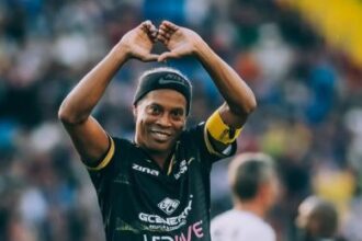 Ronaldinho Gaúcho será anunciado por novo clube nesta terça (23), mas empresários se preocupam com estado de saúde do craque