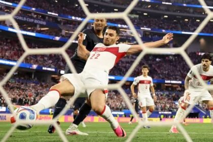 Já eliminada, Turquia faz despedida honrosa ao vencer os Estados Unidos pelo Grupo D