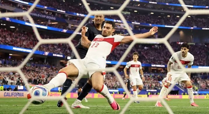 Já eliminada, Turquia faz despedida honrosa ao vencer os Estados Unidos pelo Grupo D