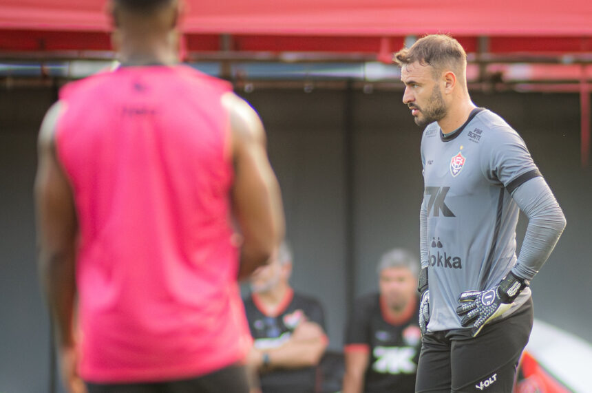 Goleiro recusa proposta de equipe da Série B e segue no Vitória para a sequência da temporada