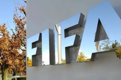 Dois clubes brasileiros recebem punição na FIFA por não pagamento de dívidas