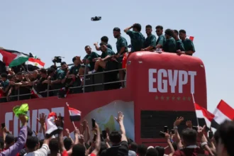 Jogadores do Egito são recebidos como heróis após atuação na Copa
