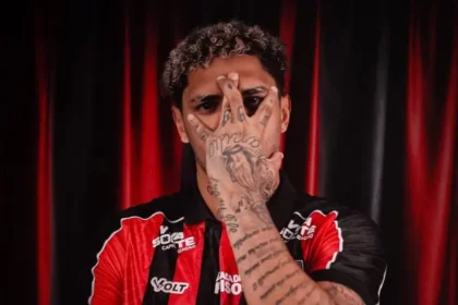 Sem atuar pelo Vitória, atacante é anunciado por clube da Série B