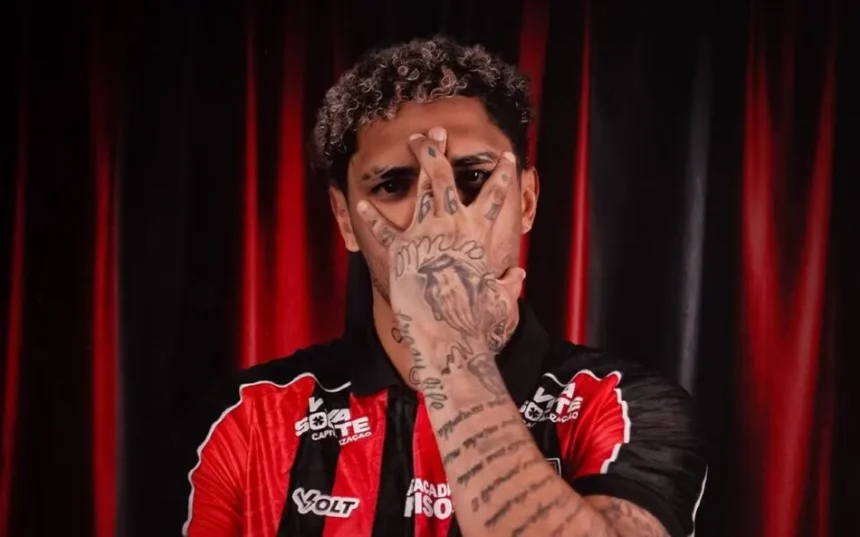 Sem atuar pelo Vitória, atacante é anunciado por clube da Série B