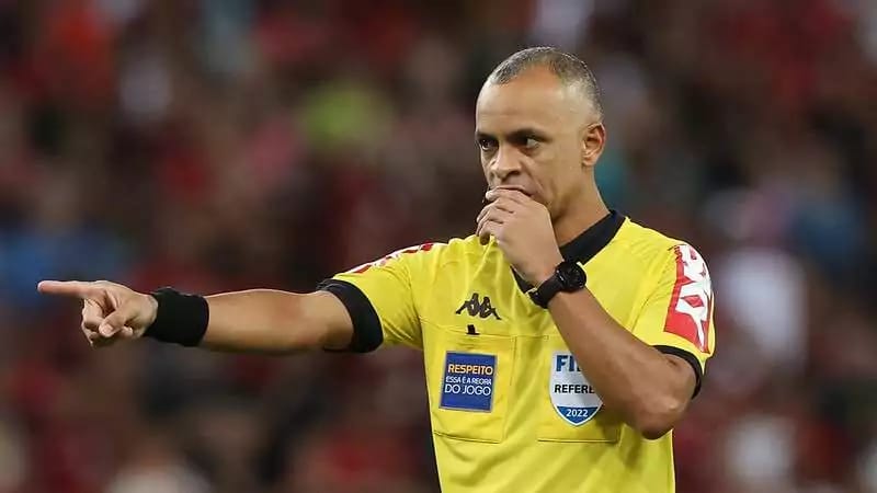Árbitro brasileiro é cotado para apitar final da Copa do Mundo
