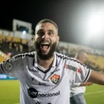 Vitória fica perto de acerto com o Grêmio para repatriar o zagueiro Wagner Leonardo