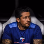 Fortaleza anuncia a saída de Thiago Carpini, ex-treinador do Vitória