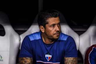 Fortaleza anuncia a saída de Thiago Carpini, ex-treinador do Vitória