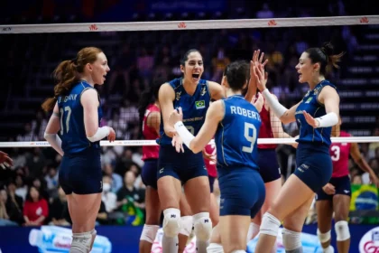 Classificada, seleção brasileira é derrotada pelos Estados Unidos na VNL feminina
