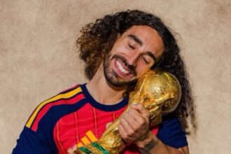Atleta cumpre promessa e tatua rosto do treinador da Espanha após conquista do mundial