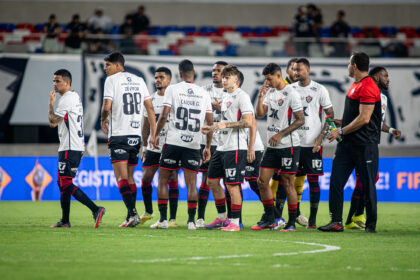 Vitória recebe multa do STJD por atraso em partida da Série A