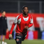 Vitória acerta empréstimo de atleta da base para clube do exterior