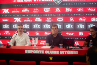 Durante coletiva, Fábio Mota apresenta novos patrocinadores do Vitória