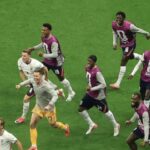 Veterano da Inglaterra se machuca durante comemoração com a torcida e está fora da Copa; veja o momento da lesão