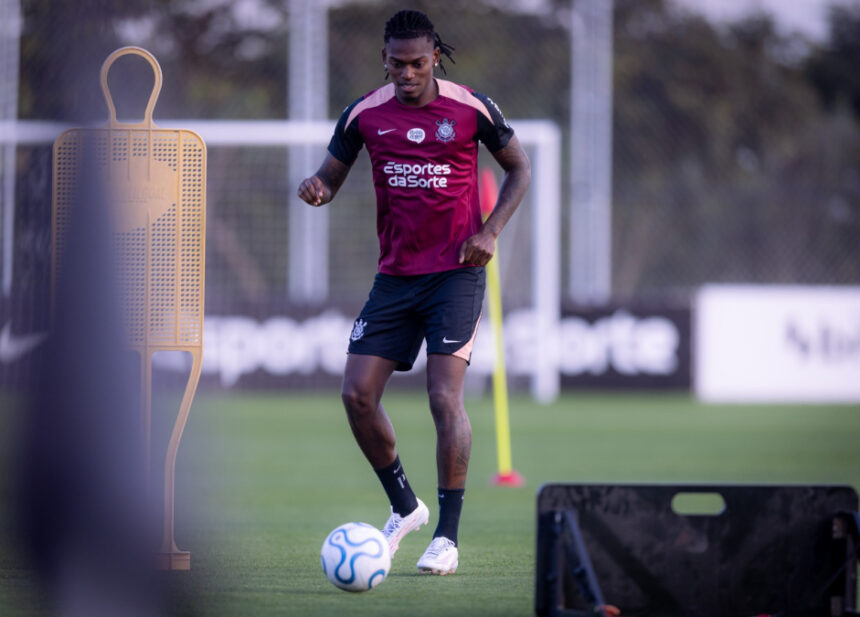 Atleta da Copa do Mundo realiza visita em CT de equipe do Brasileirão