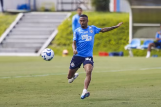 Após ficar fora do Ba-Vi, Ademir treina parcialmente e pode ser novidade do Bahia contra o Internacional