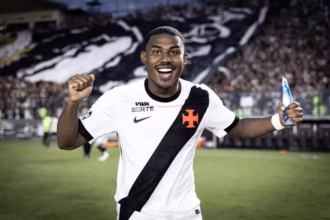 Vasco tem desfalque de última hora para enfrentar o Vitória pela Copa do Brasil