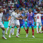 Bahia vira sobre o Internacional e cola novamente no G-4 do Brasileirão