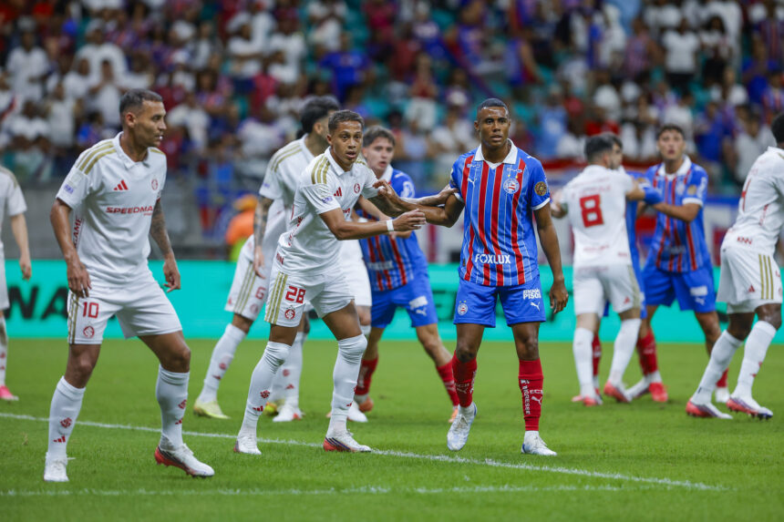 Bahia vira sobre o Internacional e cola novamente no G-4 do Brasileirão