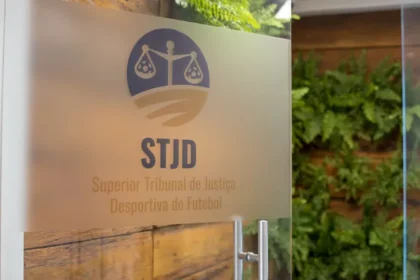 Após novo julgamento, STJD decide aumentar punição contra o Vitória